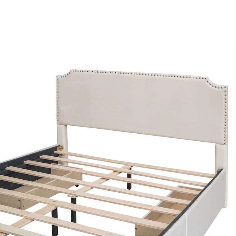 Lit plateforme Velvet Queen avec 4 tiroirs et garniture cloutée