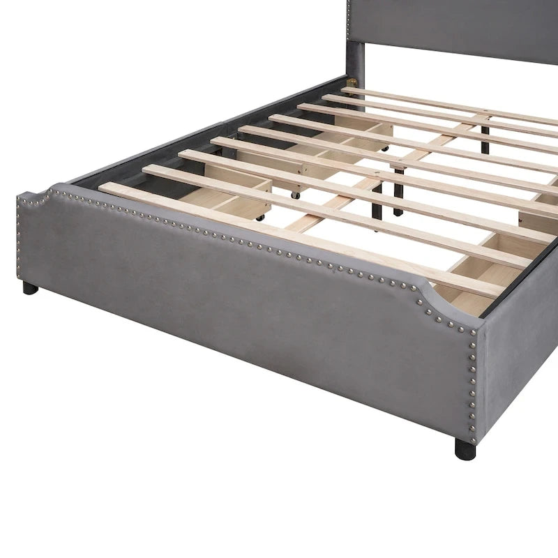 Lit plateforme Velvet Queen avec 4 tiroirs et garniture cloutée