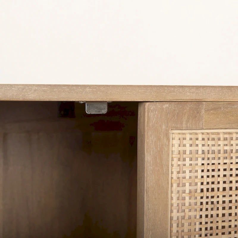 Buffet en bois massif marron clair avec cannage et 4 portes